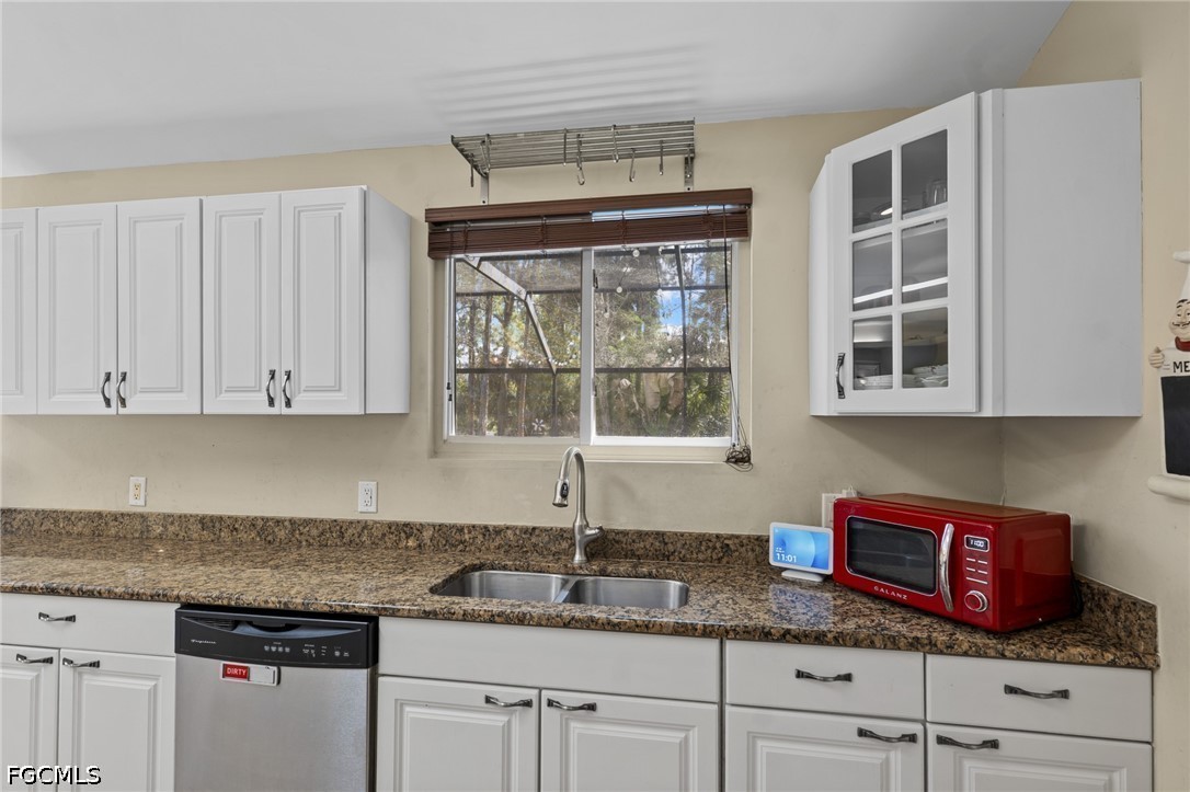 640 Desoto Boulevard South Naples, FL 34117 - Photo 11 of 34