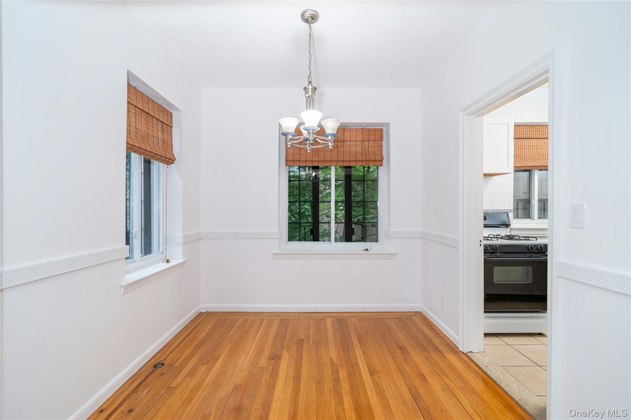 45 Pondfield Road West, Unit 1G Bronxville, NY 10708 - Photo 9 of 17 Dining Room