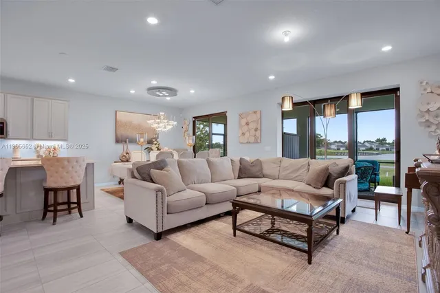 $988,000 | 7700 Northwest 84th Street, Fort Lauderdale, FL 33321