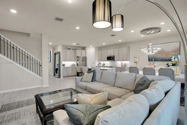 $988,000 | 7700 Northwest 84th Street, Fort Lauderdale, FL 33321