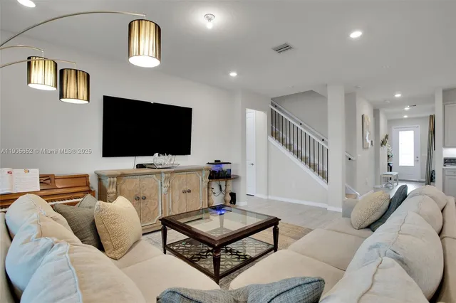 $988,000 | 7700 Northwest 84th Street, Fort Lauderdale, FL 33321