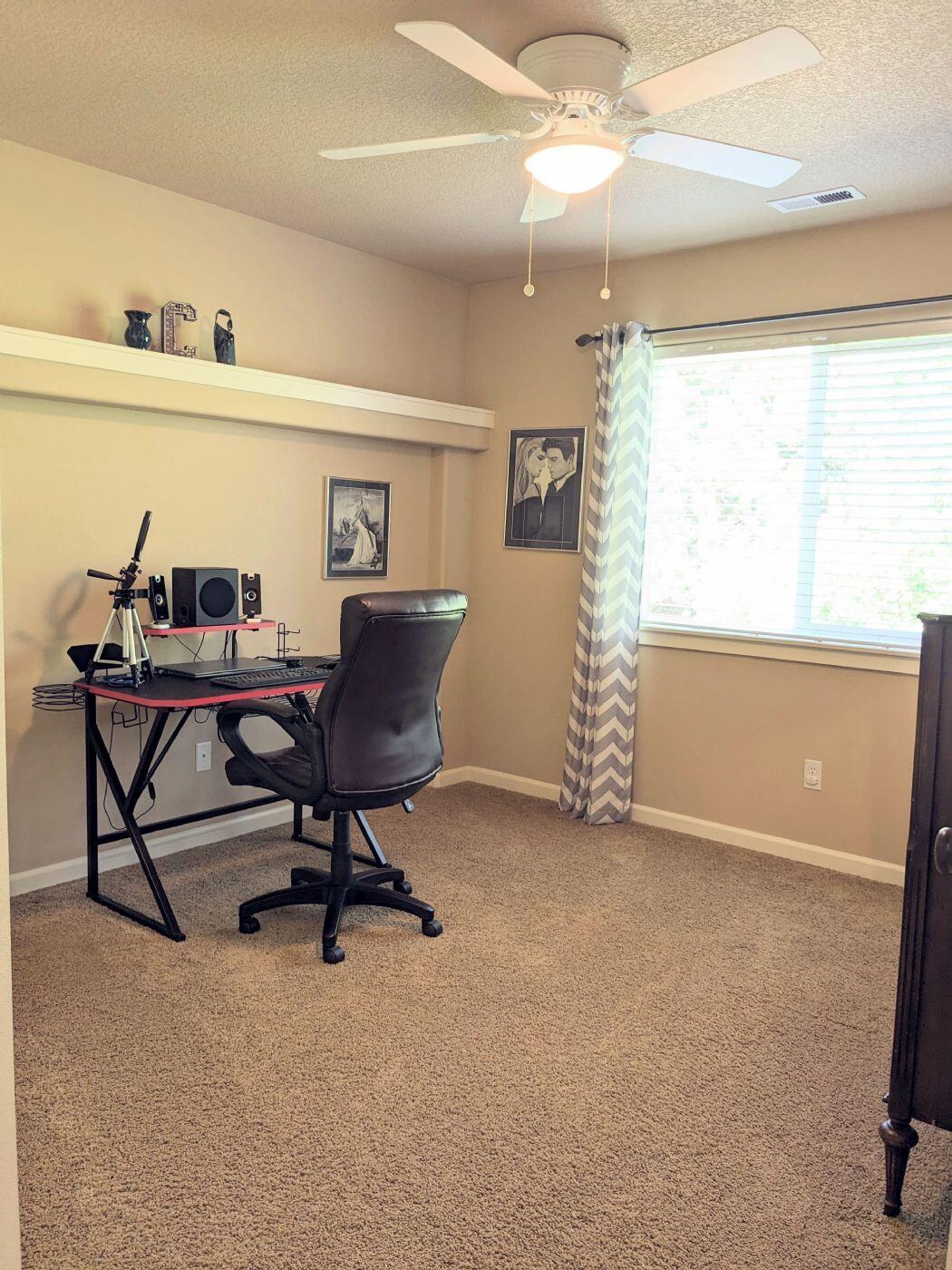 61276 Splendor Lane Bend, OR 97702 - Photo 31 of 40 Upstairs Bedroom(1)