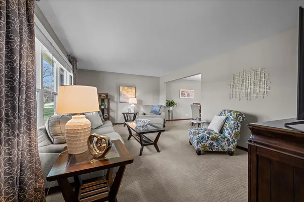 $439,000 | 2477 Cambridge Drive, Aurora, IL 60506