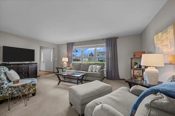 $439,000 | 2477 Cambridge Drive, Aurora, IL 60506
