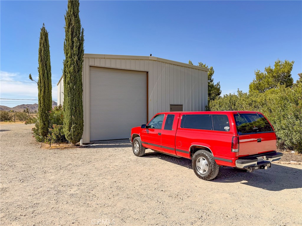 20690 Rancherias Road Apple Valley, CA 92307 - Photo 2 of 69 Shop Exterior