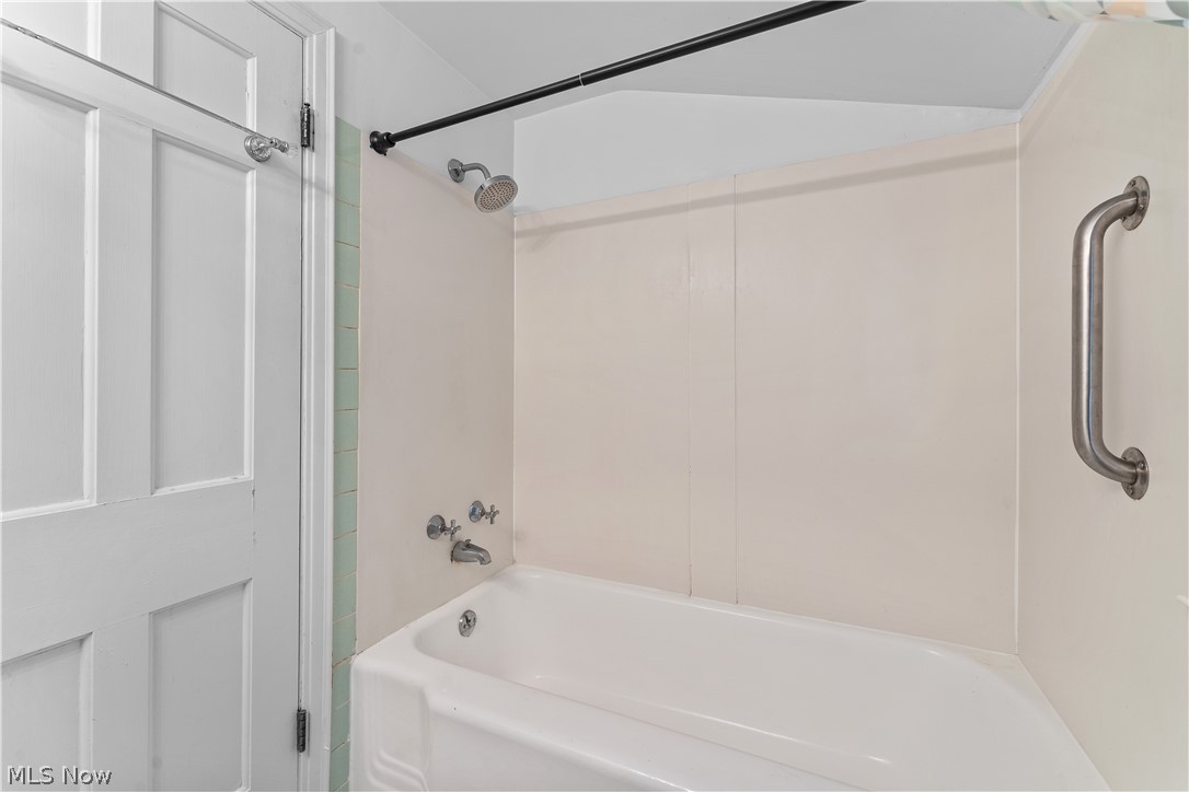1768 Oakmount Road South Euclid, OH 44121 - Photo 20 of 31