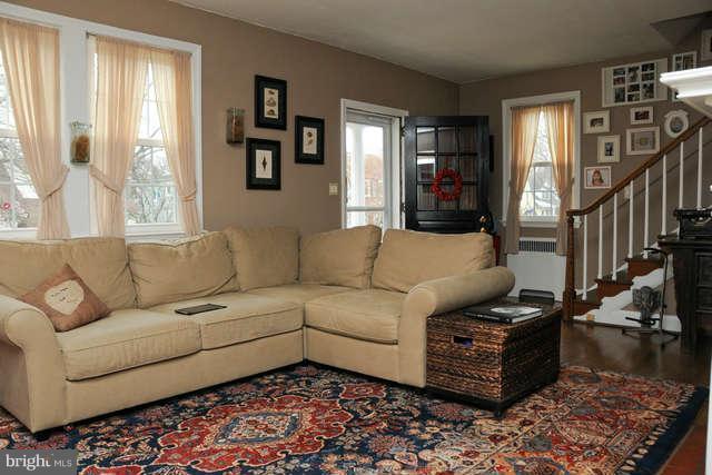 714 Murdock Road Baltimore, MD 21212 - Photo 3 of 30 Living Room 3