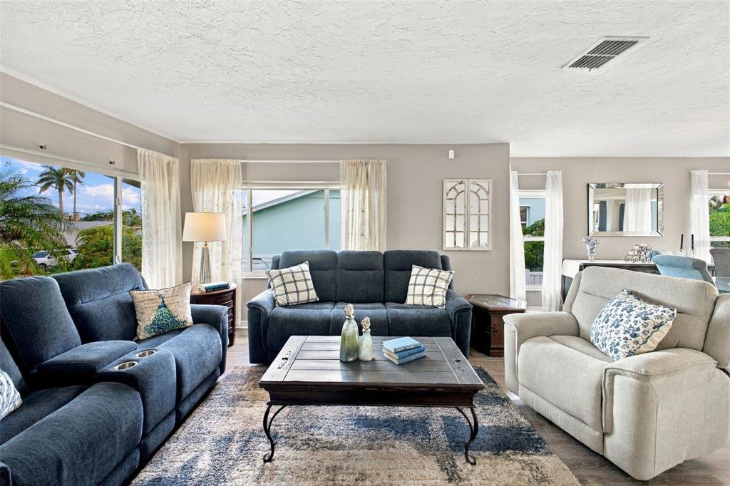 5008 Baystate Road Palmetto, FL 34221 - Photo 4 of 63 Gallery Image 4