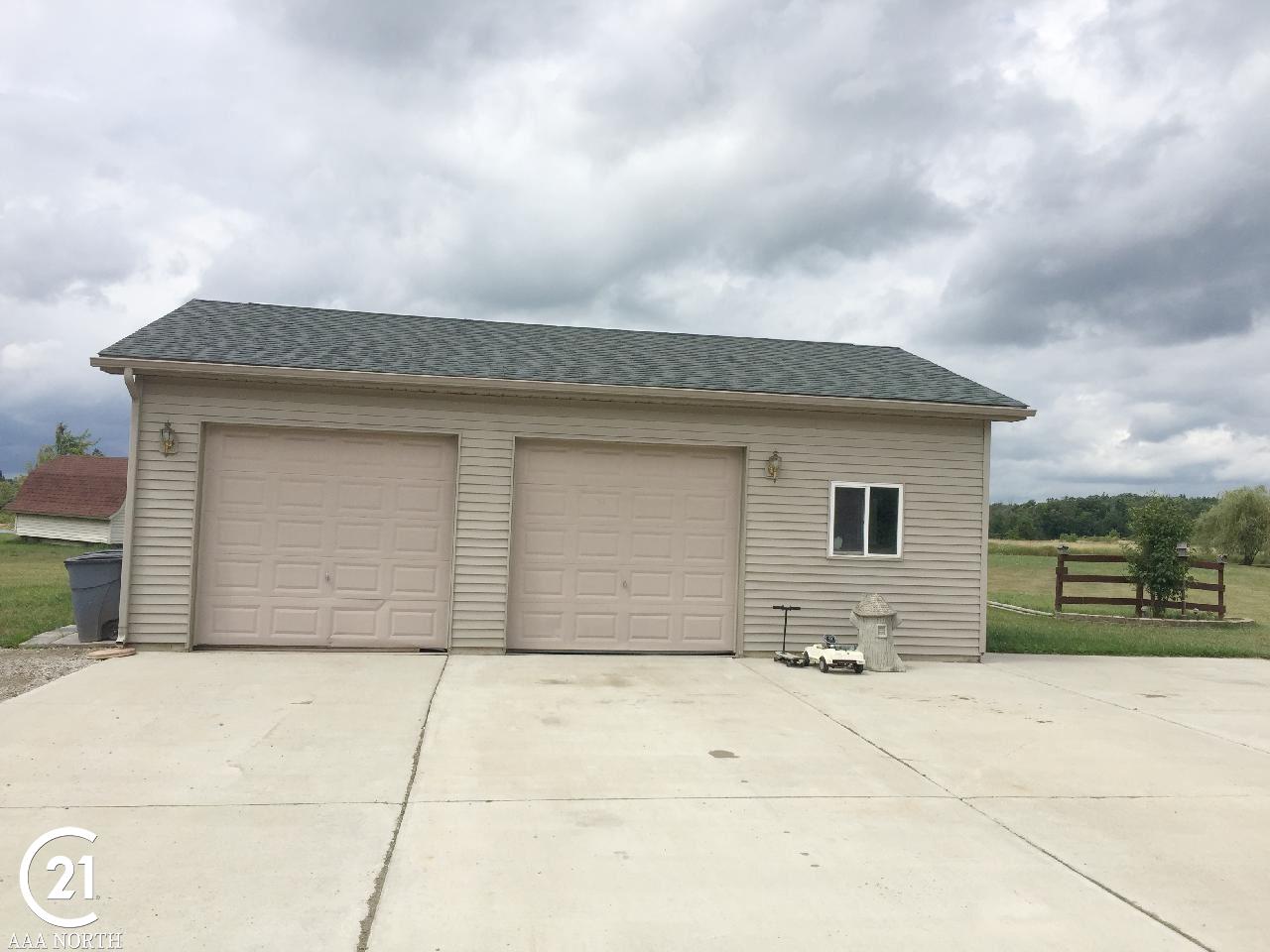 15724 Donald Road Capac, MI 48014 - Photo 14 of 48