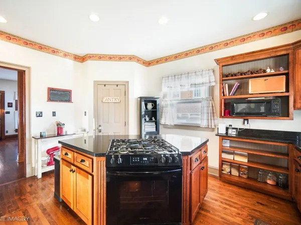 $389,900 | 313 North Raynor Avenue, Joliet, IL 60435