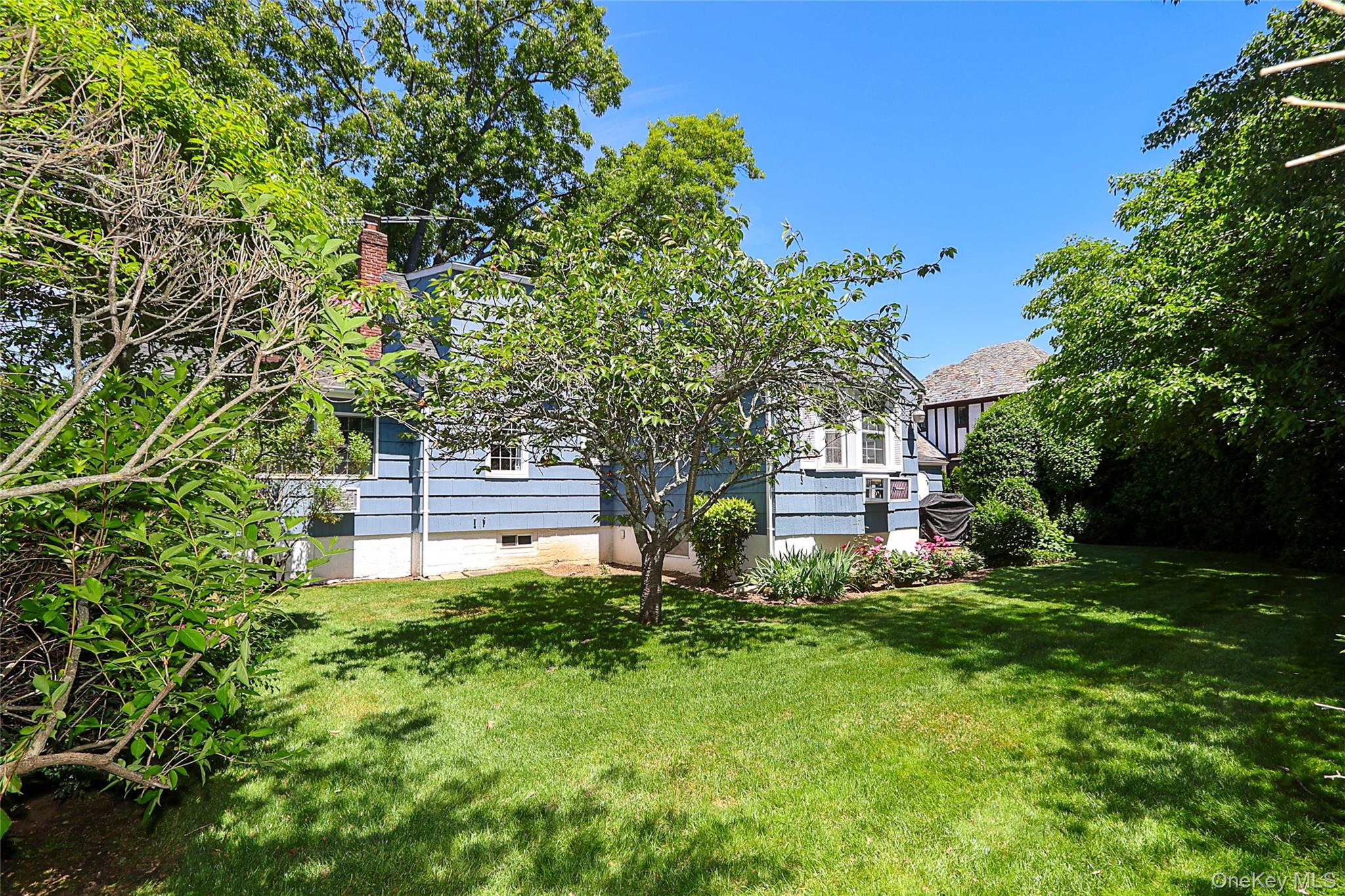 15 Hemlock Street Merrick, NY 11566 - Photo 43 of 47