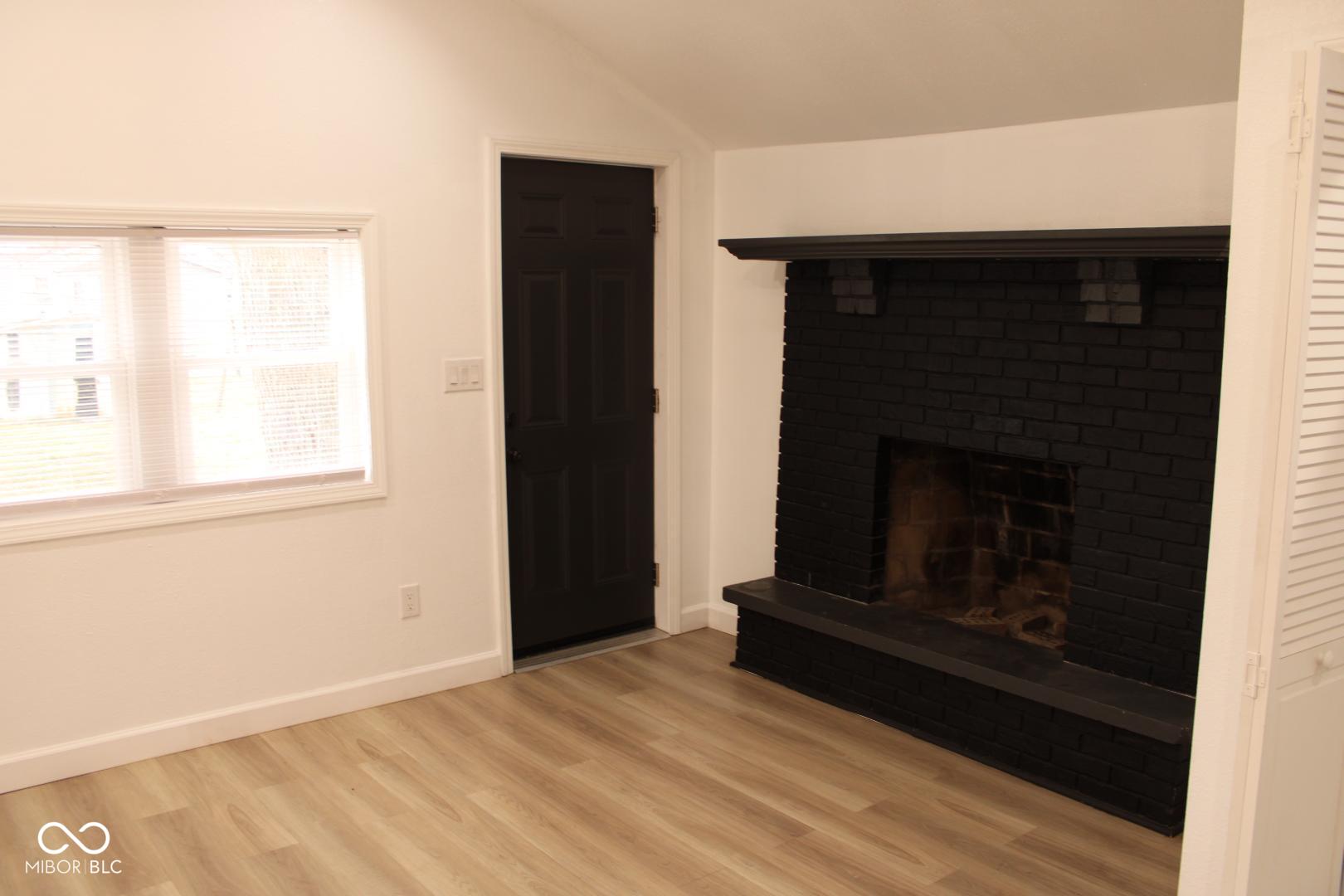 422 Pence Street Columbus, IN 47201 - Photo 4 of 10 Gallery Image 4