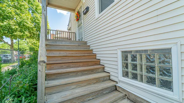 a view of entryway with a front door