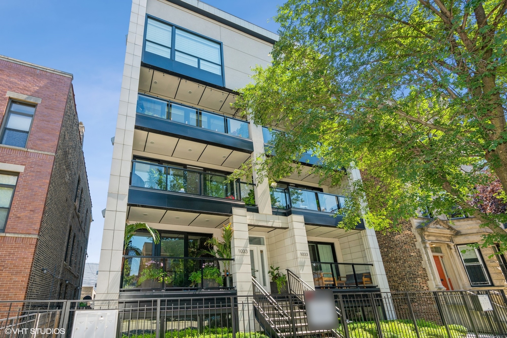 1033 South Racine Avenue, Unit 2S Chicago, IL 60607 - Photo 2 of 13 front view of a building