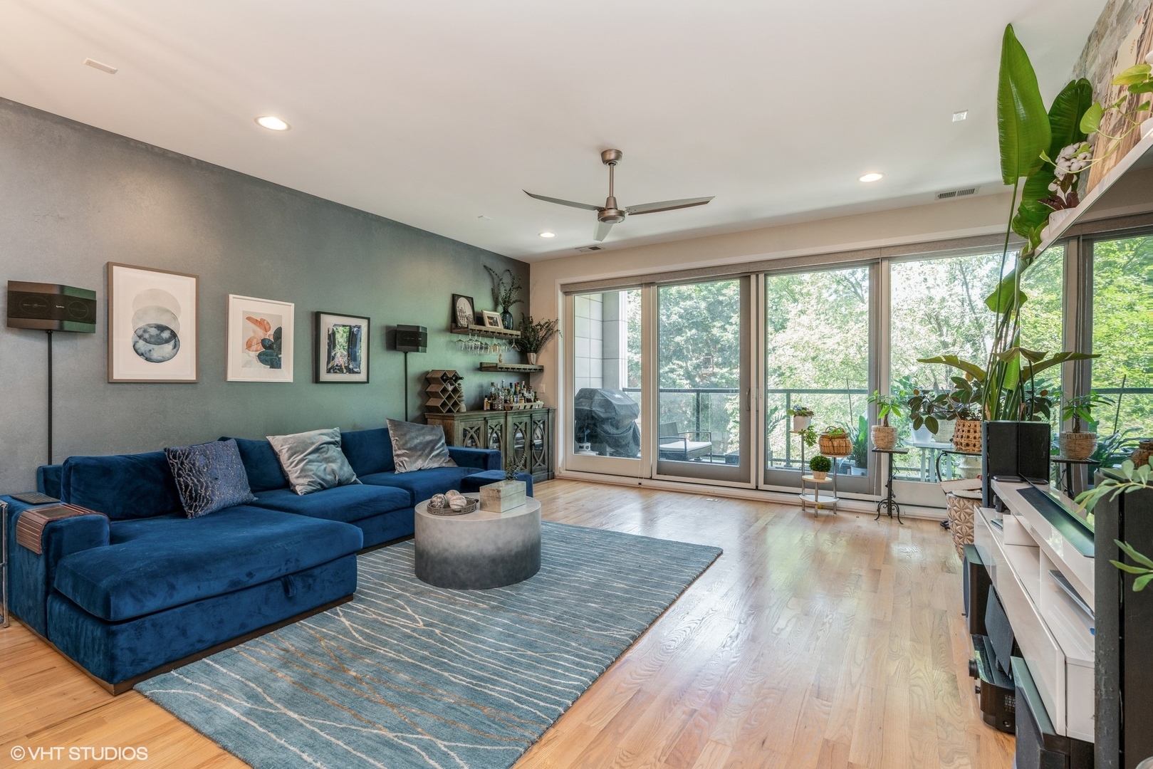 1033 South Racine Avenue, Unit 2S Chicago, IL 60607 - Photo 3 of 13 a living room with furniture and a large window