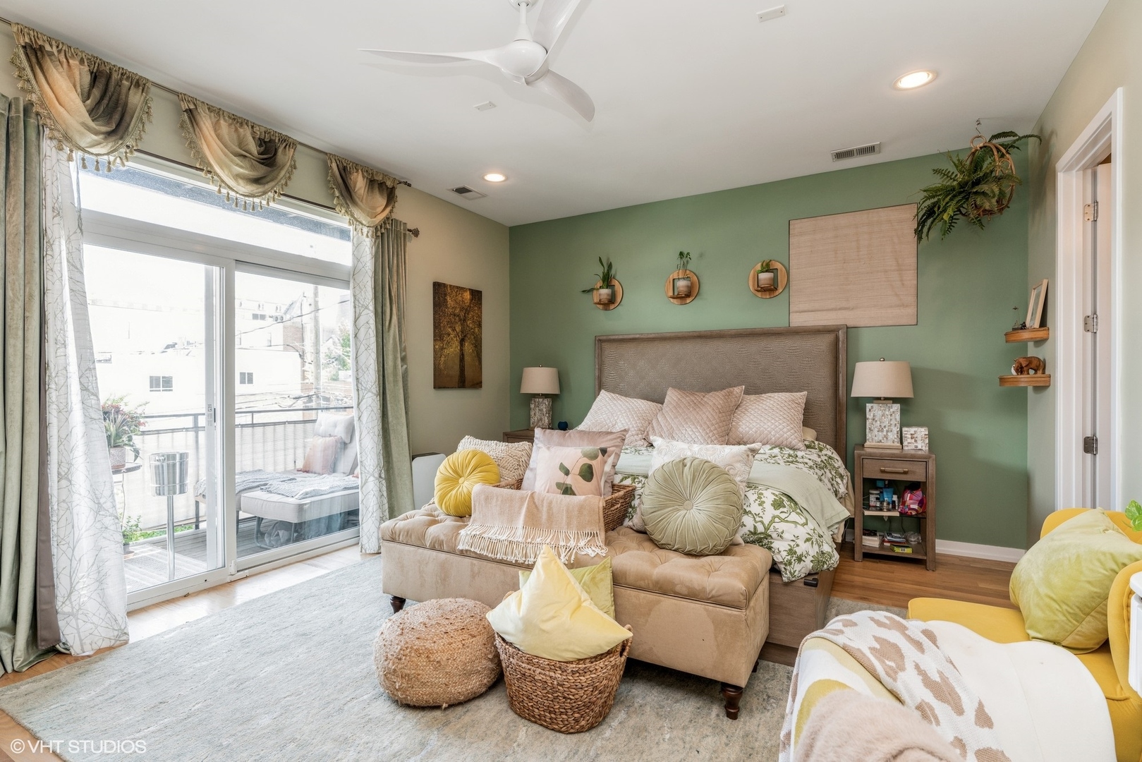 1033 South Racine Avenue, Unit 2S Chicago, IL 60607 - Photo 9 of 13 a spacious bedroom with furniture and a large window