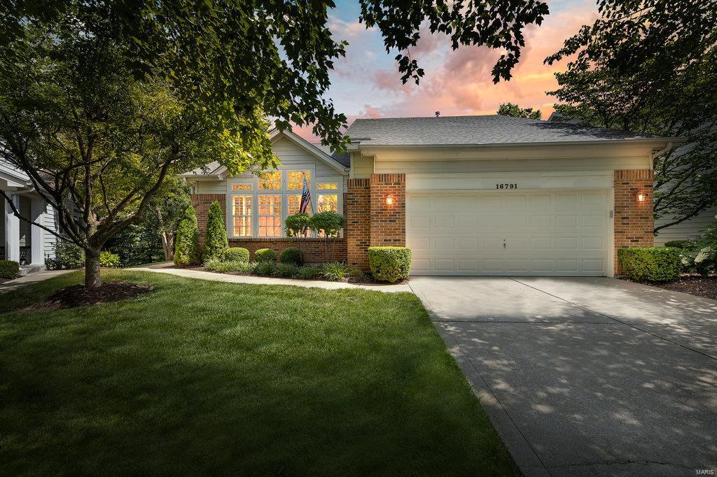 16791 Chesterfield Bluffs Circle, Chesterfield, MO 63005 Compass