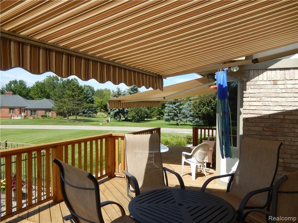357 Oakbridge Drive Rochester, MI 48306 - Photo 32 of 38 Retractable Awning