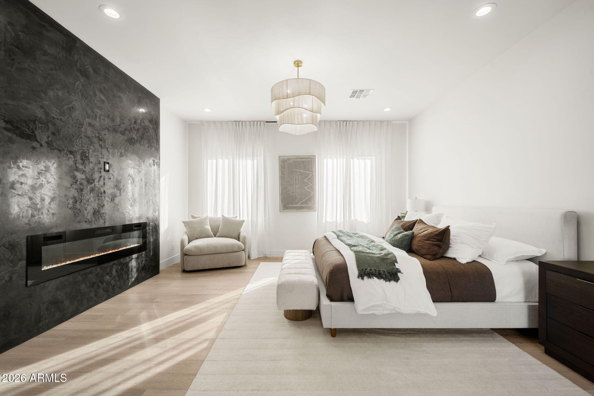 4512 North 38th Street Phoenix, AZ 85018 - Photo 15 of 35 Primary Suite