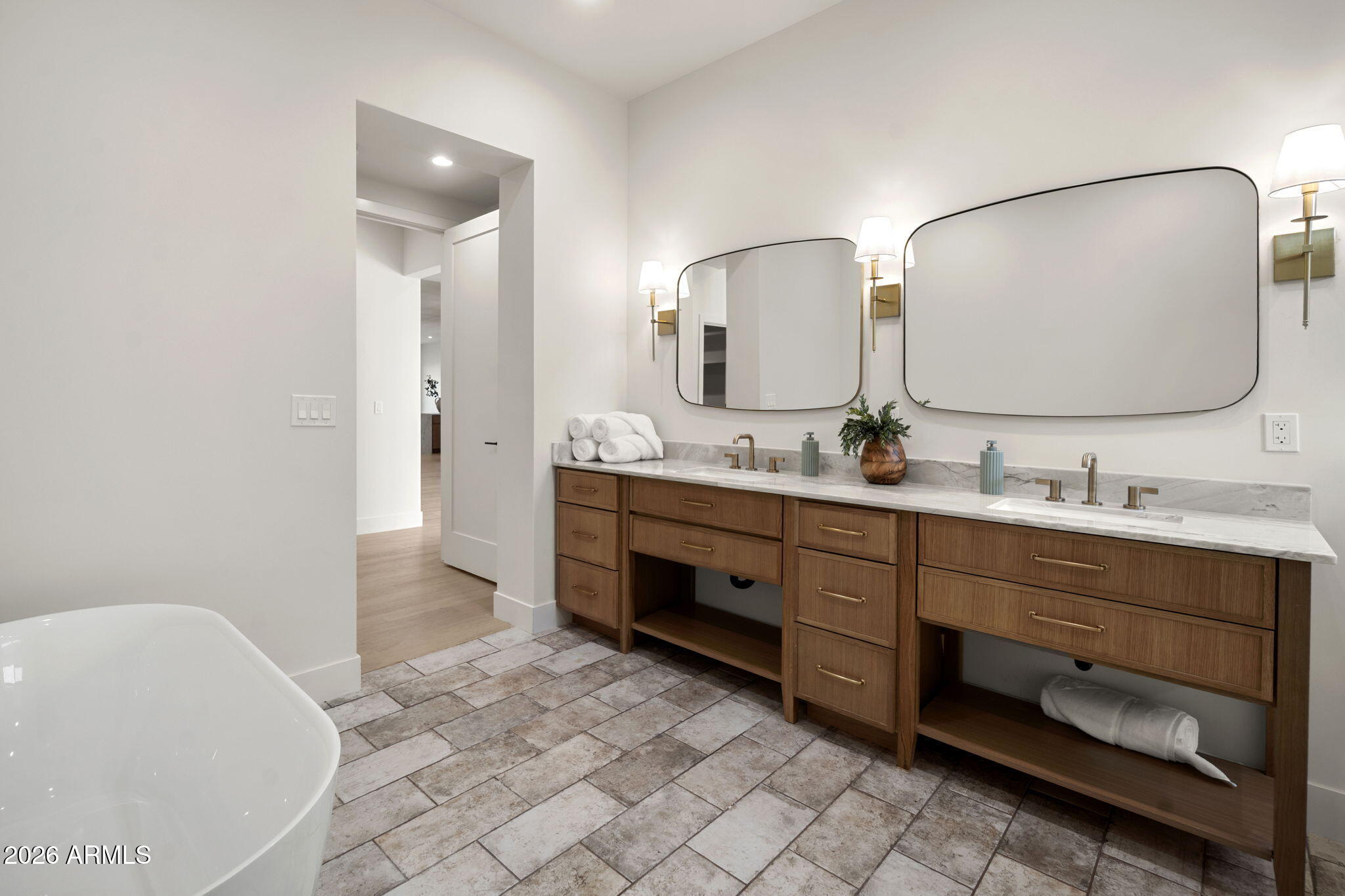 4512 North 38th Street Phoenix, AZ 85018 - Photo 19 of 35 Primary Bath