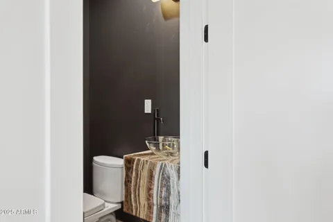 $2,850,000 | 4512 North 38th Street, Phoenix, AZ 85018