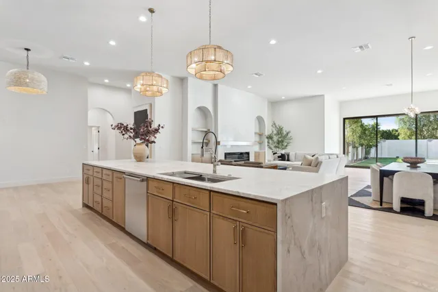 $2,850,000 | 4512 North 38th Street, Phoenix, AZ 85018