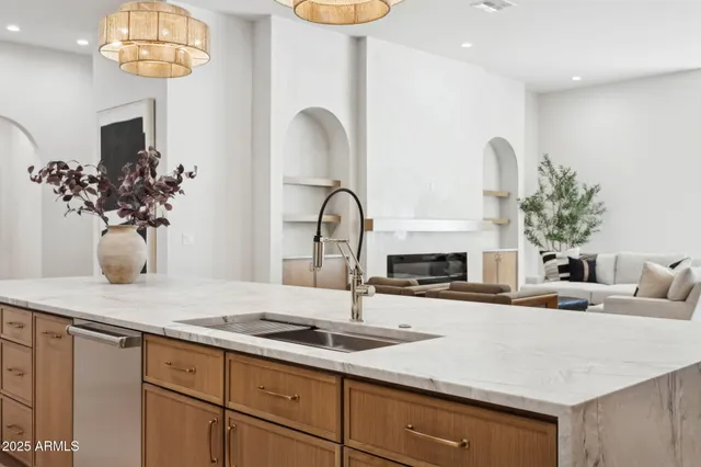 $2,850,000 | 4512 North 38th Street, Phoenix, AZ 85018