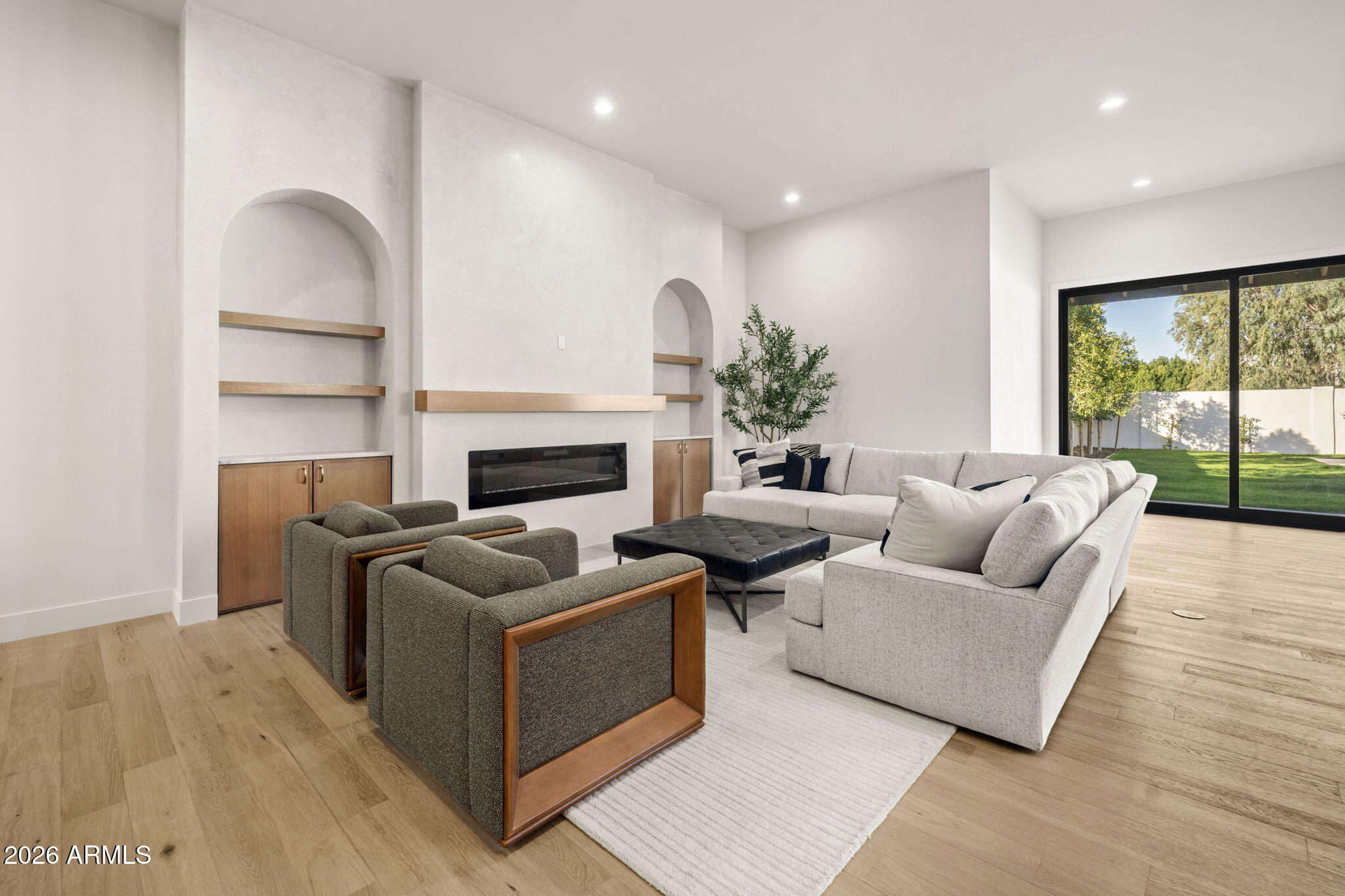 4512 North 38th Street Phoenix, AZ 85018 - Photo 10 of 35 Living Room