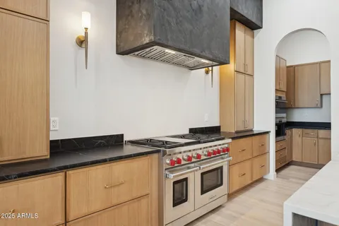 $2,850,000 | 4512 North 38th Street, Phoenix, AZ 85018