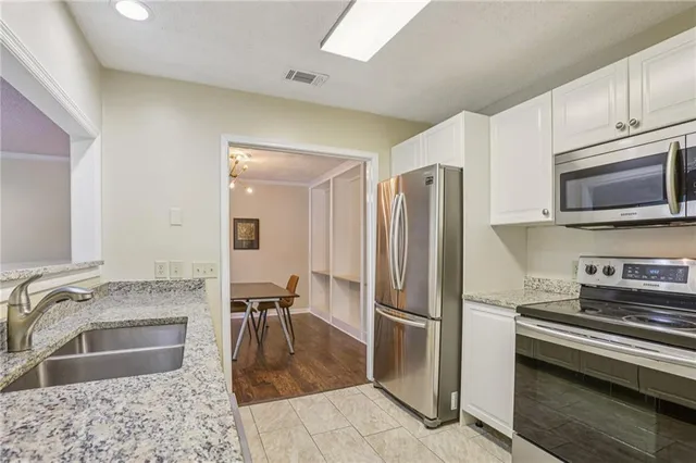 $305,000 | 208 Bainbridge Drive Northwest, Atlanta, GA 30327