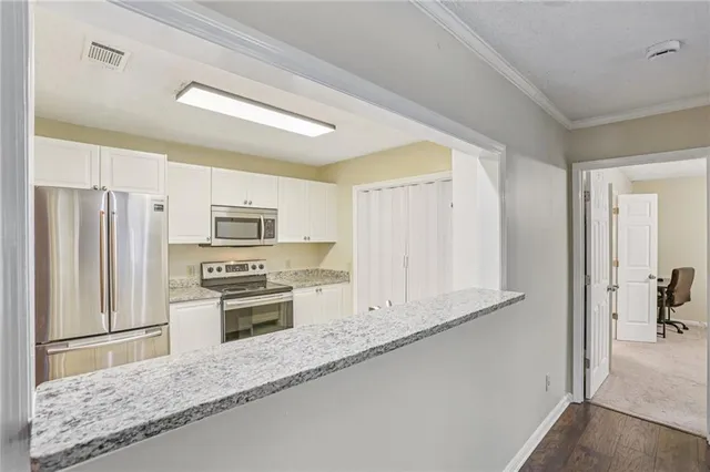 $305,000 | 208 Bainbridge Drive Northwest, Atlanta, GA 30327