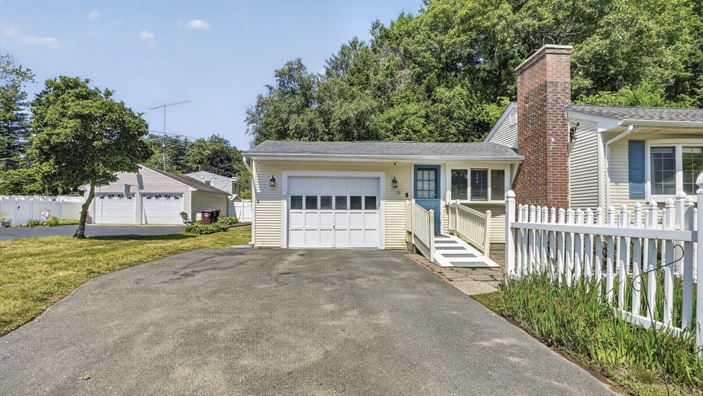 31 Shaker Road Westfield, MA 01085 - Photo 4 of 36