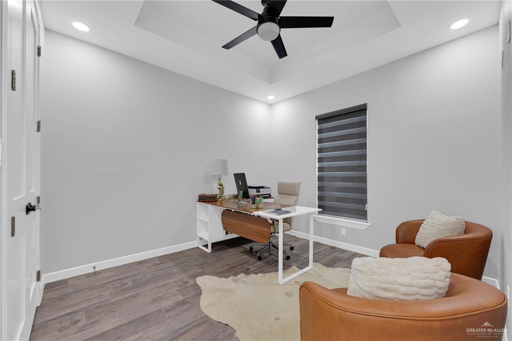 5284 North Mayberry Road Palmhurst, TX 78573 - Photo 16 of 26 a workspace with furniture and a window