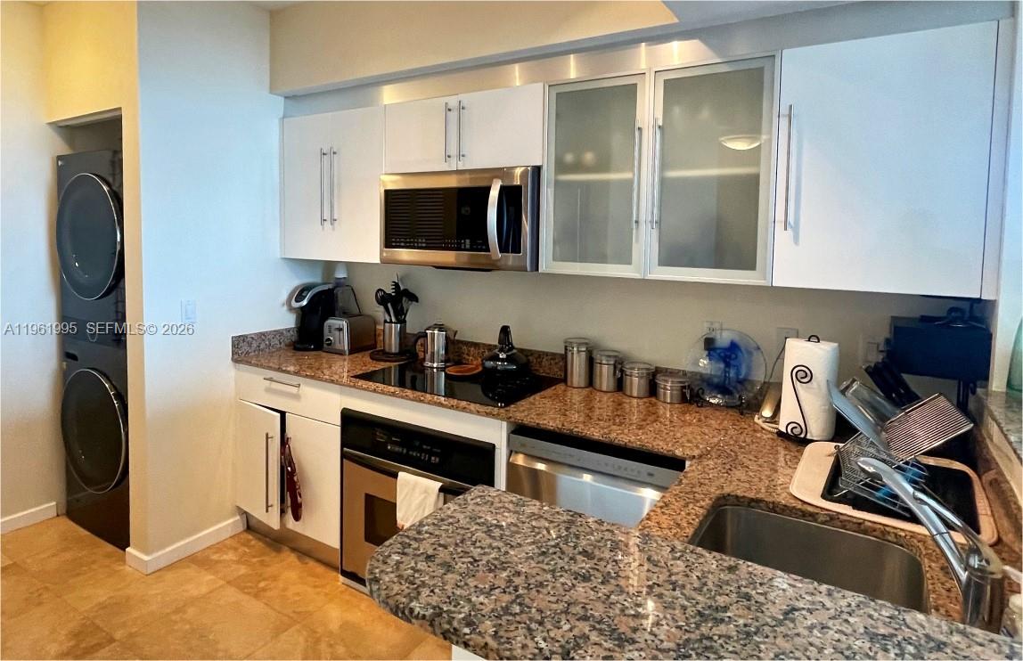 335 South Biscayne Boulevard, Unit 2212 Miami, FL 33131 - Photo 20 of 69 a kitchen with stainless steel appliances granite countertop a sink stove and refrigerator
