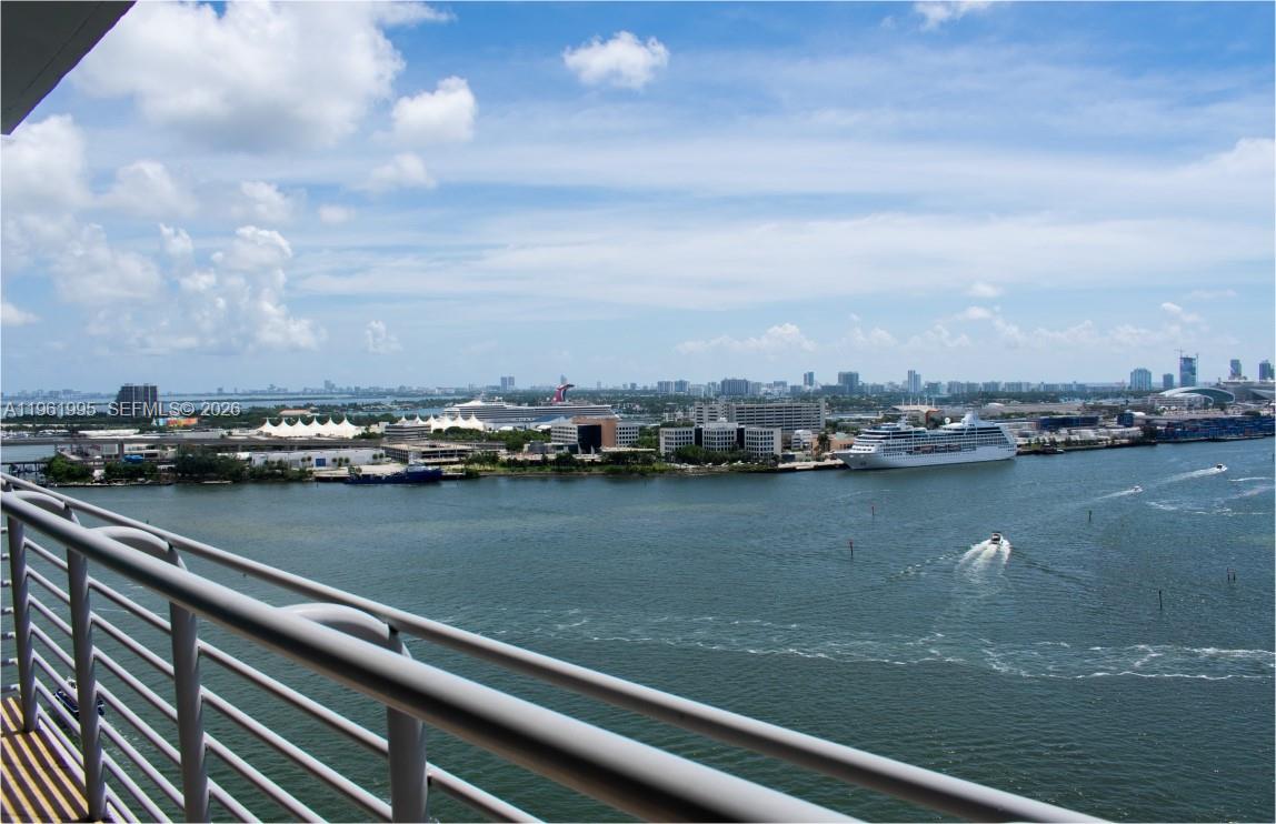 335 South Biscayne Boulevard, Unit 2212 Miami, FL 33131 - Photo 3 of 69