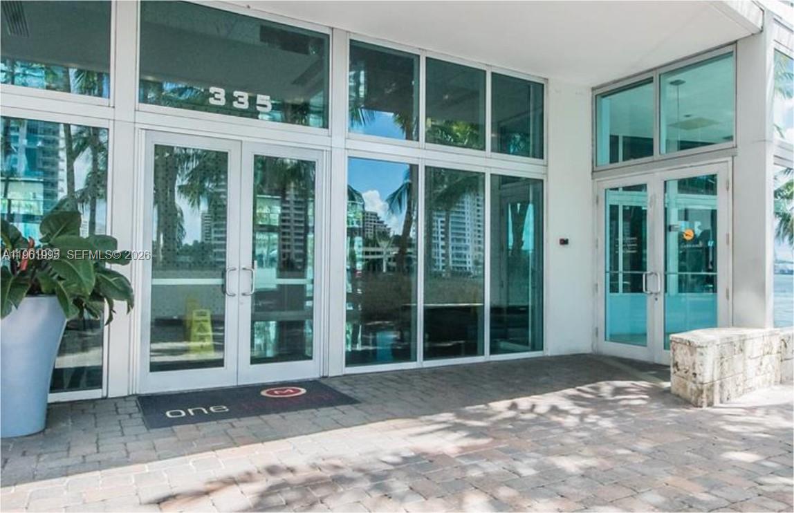 335 South Biscayne Boulevard, Unit 2212 Miami, FL 33131 - Photo 39 of 69