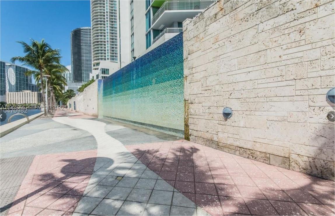 335 South Biscayne Boulevard, Unit 2212 Miami, FL 33131 - Photo 44 of 69 a view of a backyard of the house