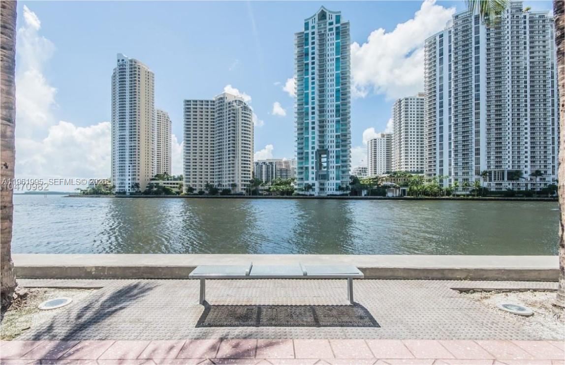 335 South Biscayne Boulevard, Unit 2212 Miami, FL 33131 - Photo 45 of 69