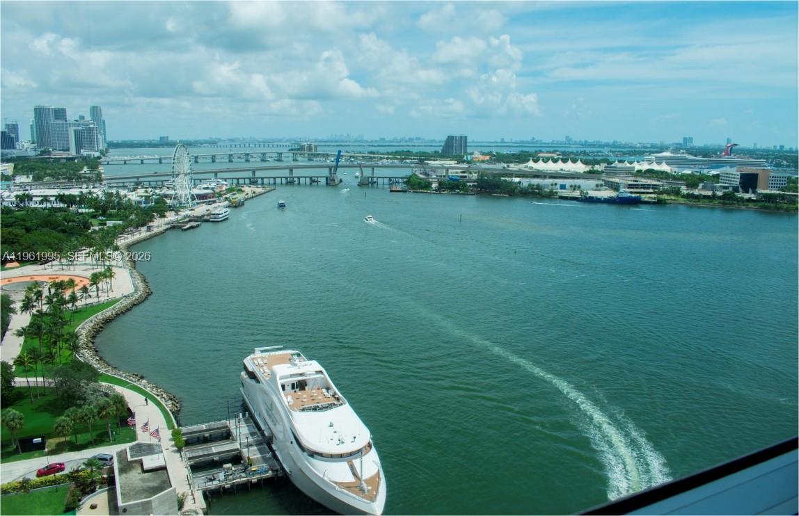 335 South Biscayne Boulevard, Unit 2212 Miami, FL 33131 - Photo 6 of 69