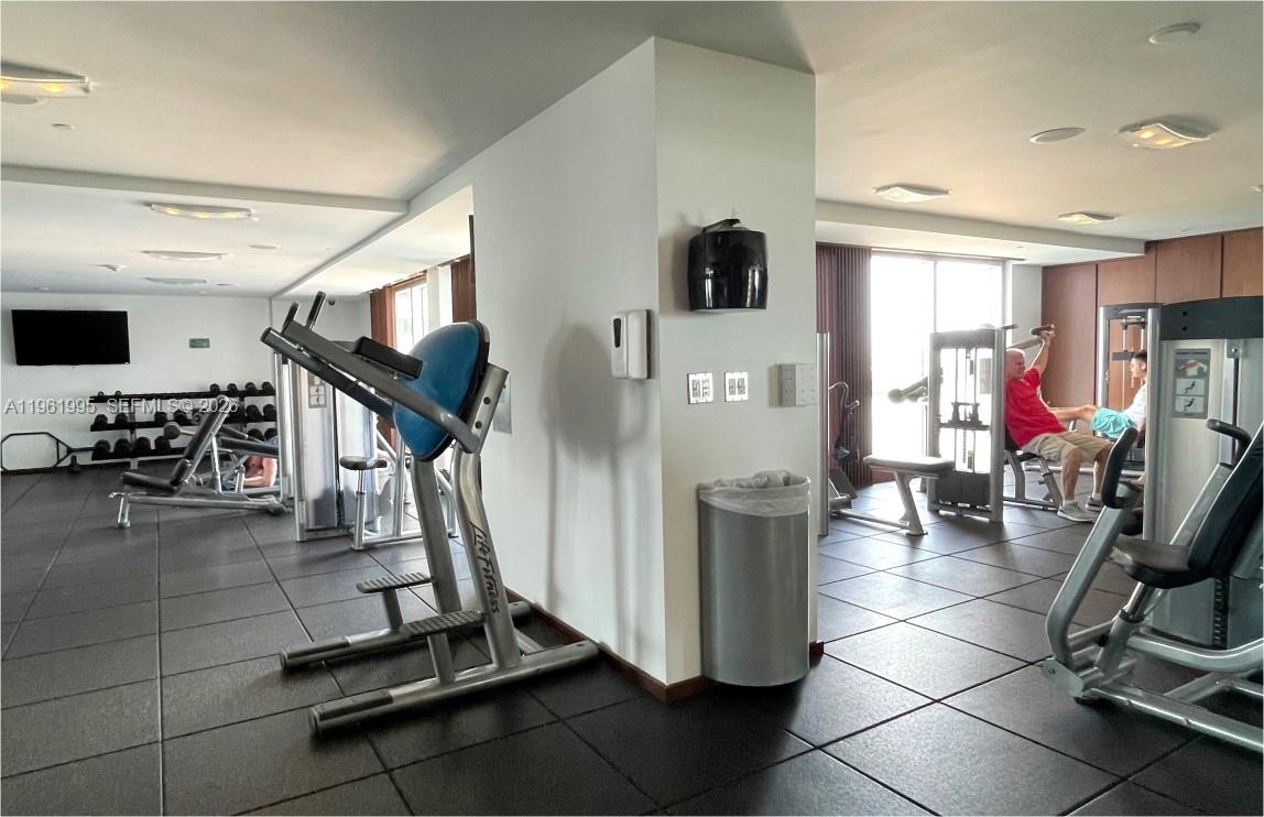335 South Biscayne Boulevard, Unit 2212 Miami, FL 33131 - Photo 66 of 69 a view of a room with gym equipment