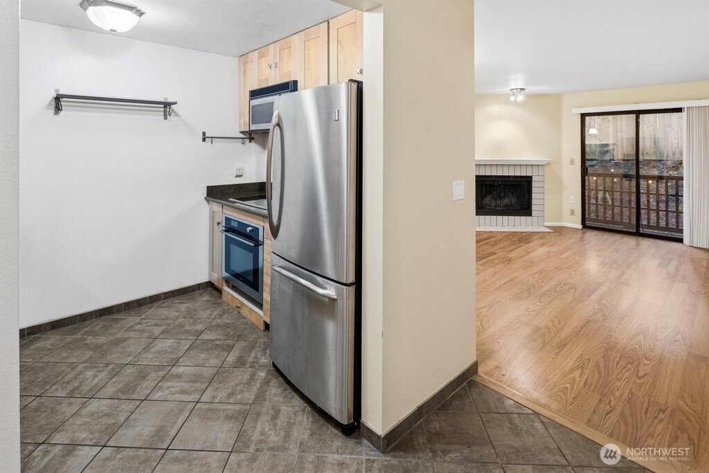 710 North 160th Street, Unit B112 Shoreline, WA 98133 - Photo 2 of 22