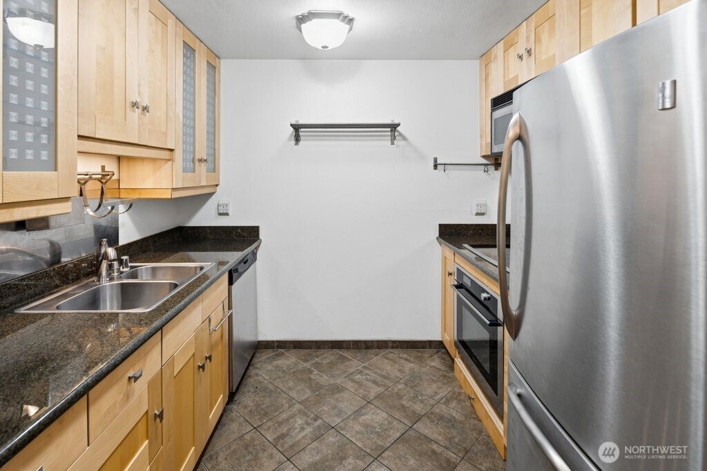 710 North 160th Street, Unit B112 Shoreline, WA 98133 - Photo 3 of 22