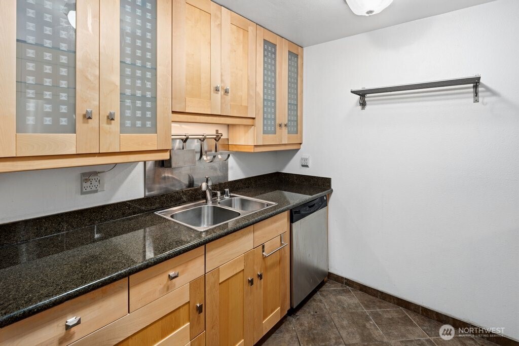 710 North 160th Street, Unit B112 Shoreline, WA 98133 - Photo 4 of 22