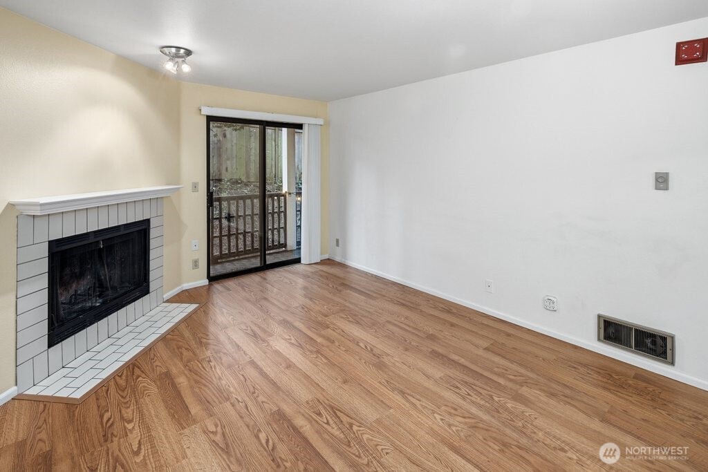 710 North 160th Street, Unit B112 Shoreline, WA 98133 - Photo 7 of 22