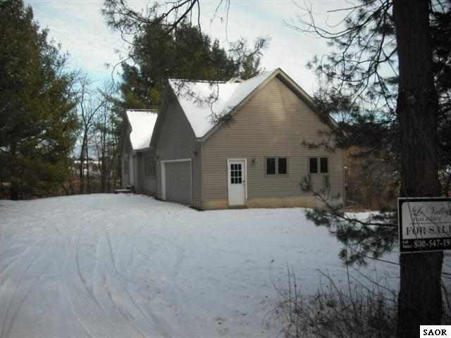 1100 Crooked Lake Road Fenton, MI 48430 - Photo 1 of 9 46530.JPG