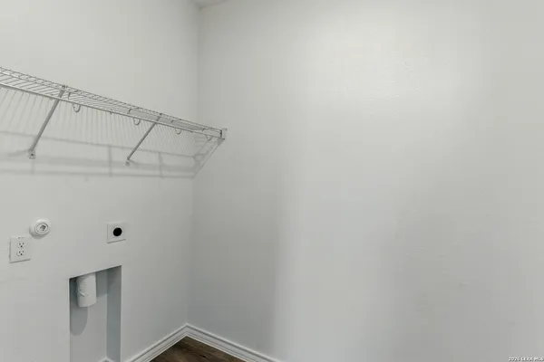 a view of utility room