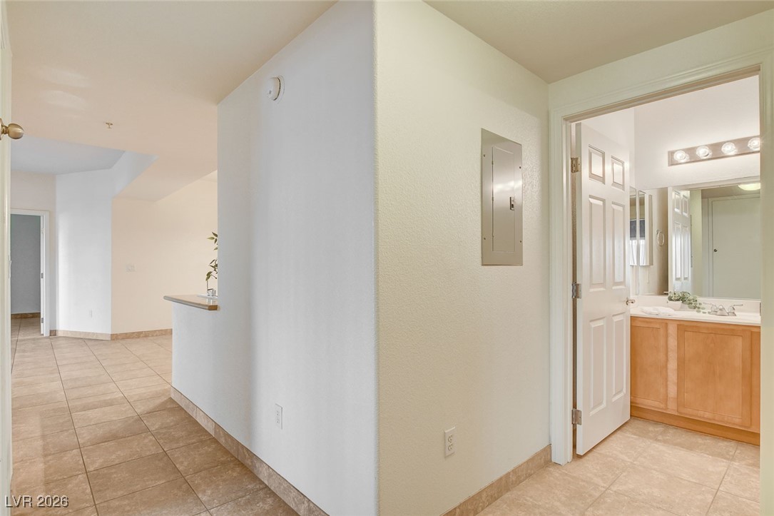2291 West Horizon Ridge Parkway, Unit 7138 Henderson, NV 89052 - Photo 24 of 31 Hallway
