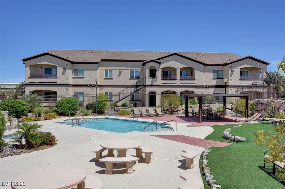 2291 West Horizon Ridge Parkway, Unit 7138 Henderson, NV 89052 - Photo 33 of 34 Sparkling pool and spa