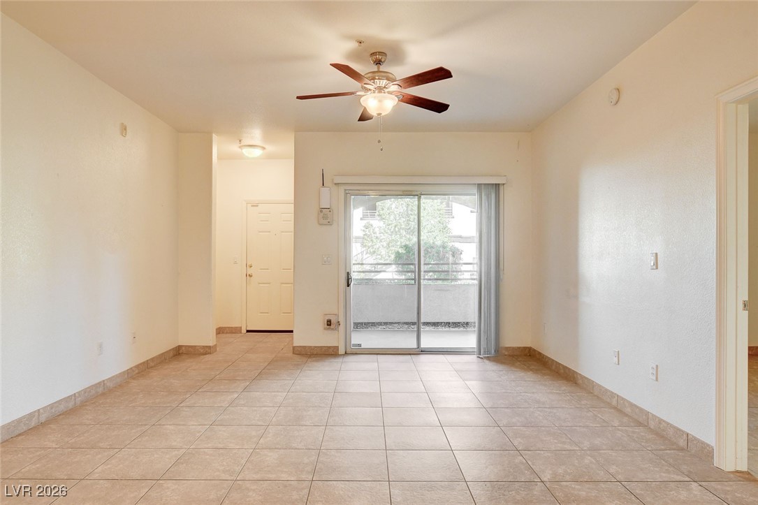 2291 West Horizon Ridge Parkway, Unit 7138 Henderson, NV 89052 - Photo 5 of 31 Living Room