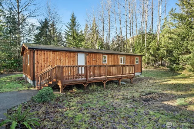 a view of entryway with wooden floor and fence